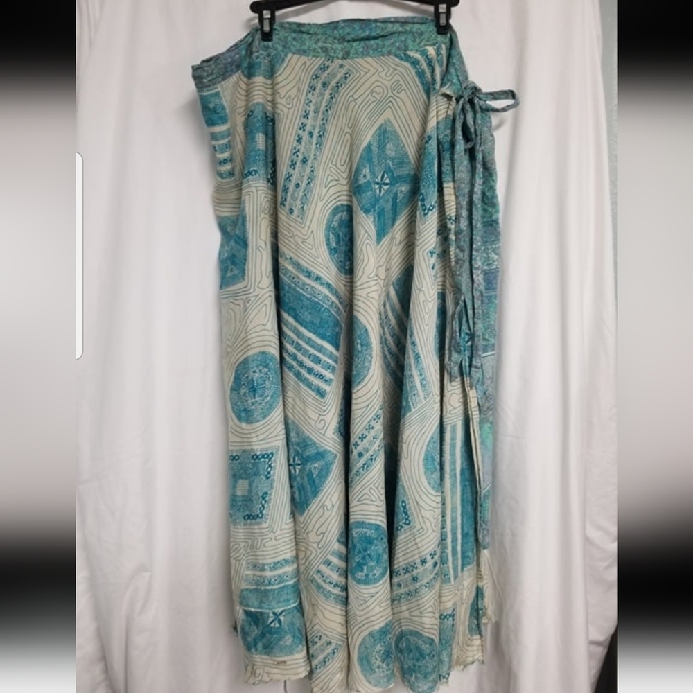 Womens Aqua and White Mandala Pattern Reversible Wrap Around Skirt One Size